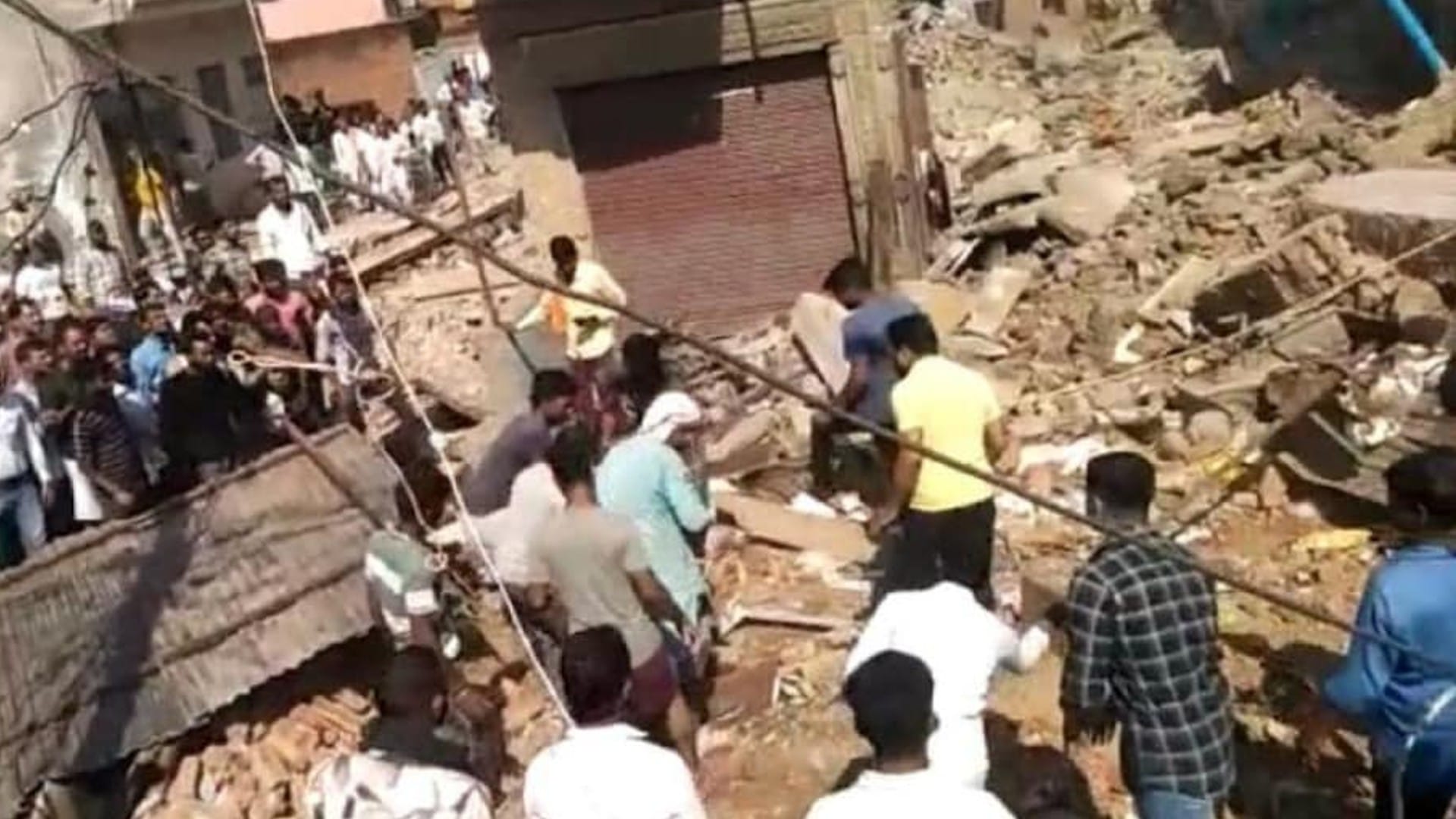 Explosion in firecracker godown in Morena, Madhya Pradesh building demolished rescue work underway