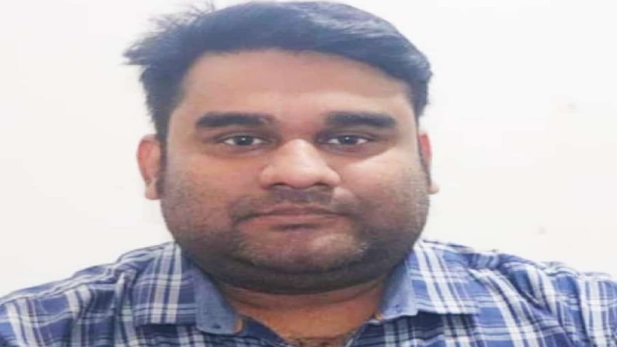 Teacher dies while teaching in classroom the student in shocked