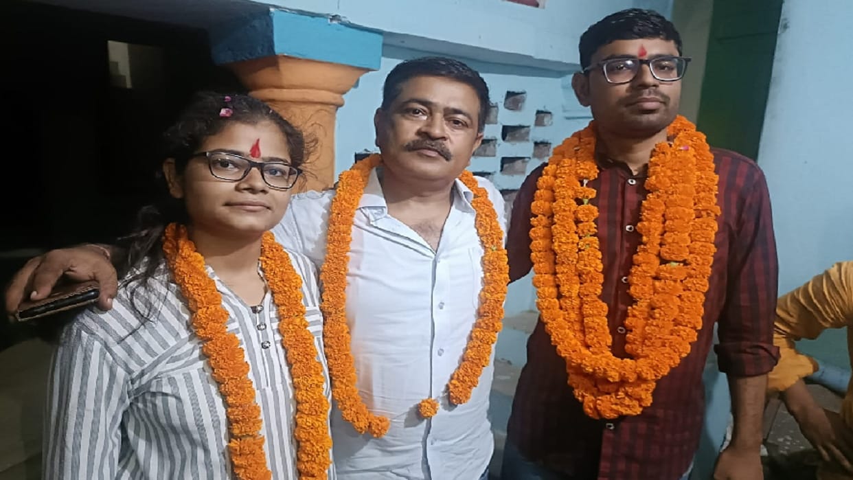 Vivek of Prayagraj ranked eighth in merit real sister Sandhya also became an officer