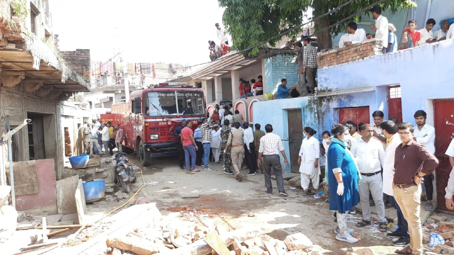 Explosion in firecracker godown in Morena, Madhya Pradesh building demolished rescue work underway