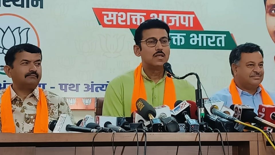 Rajyavardhan Singh Rathore raised questions on the deteriorating law and order