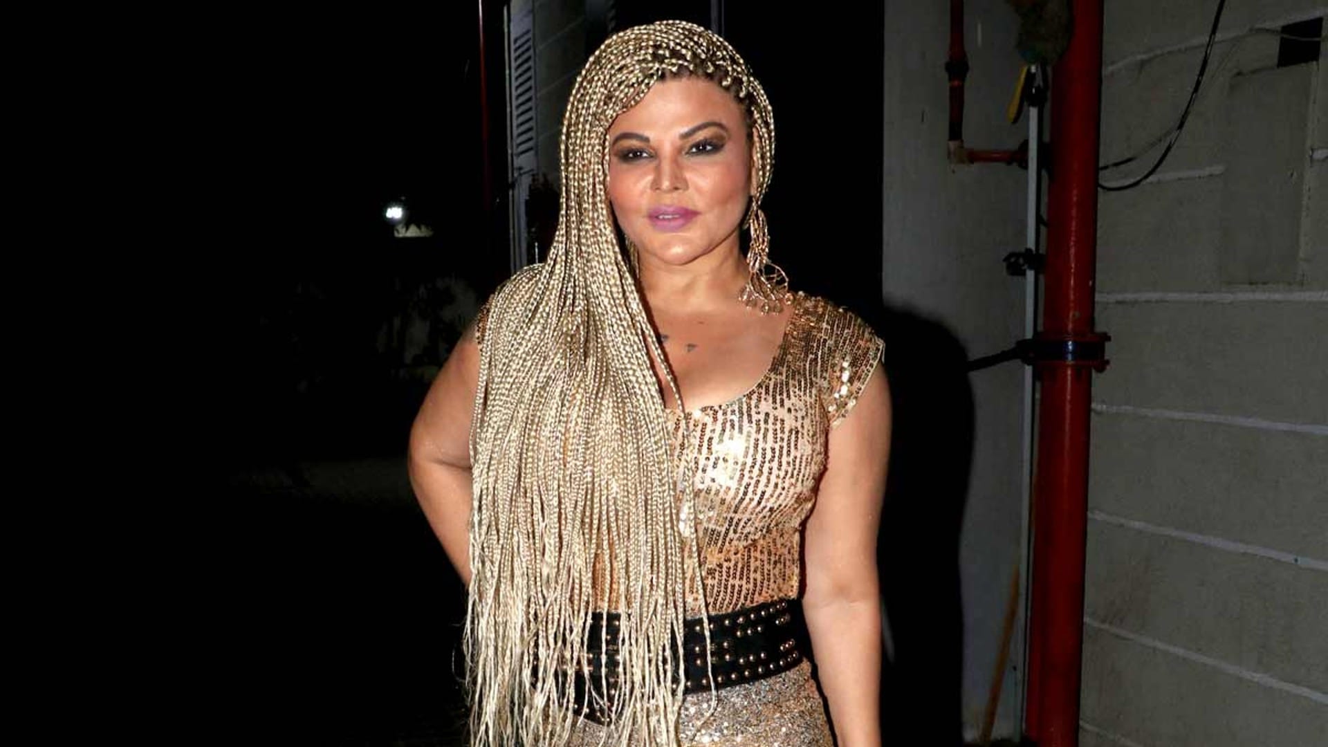 rakhi sawant mother suffering from cancer hospitalised bigg boss marathi season 4 ended