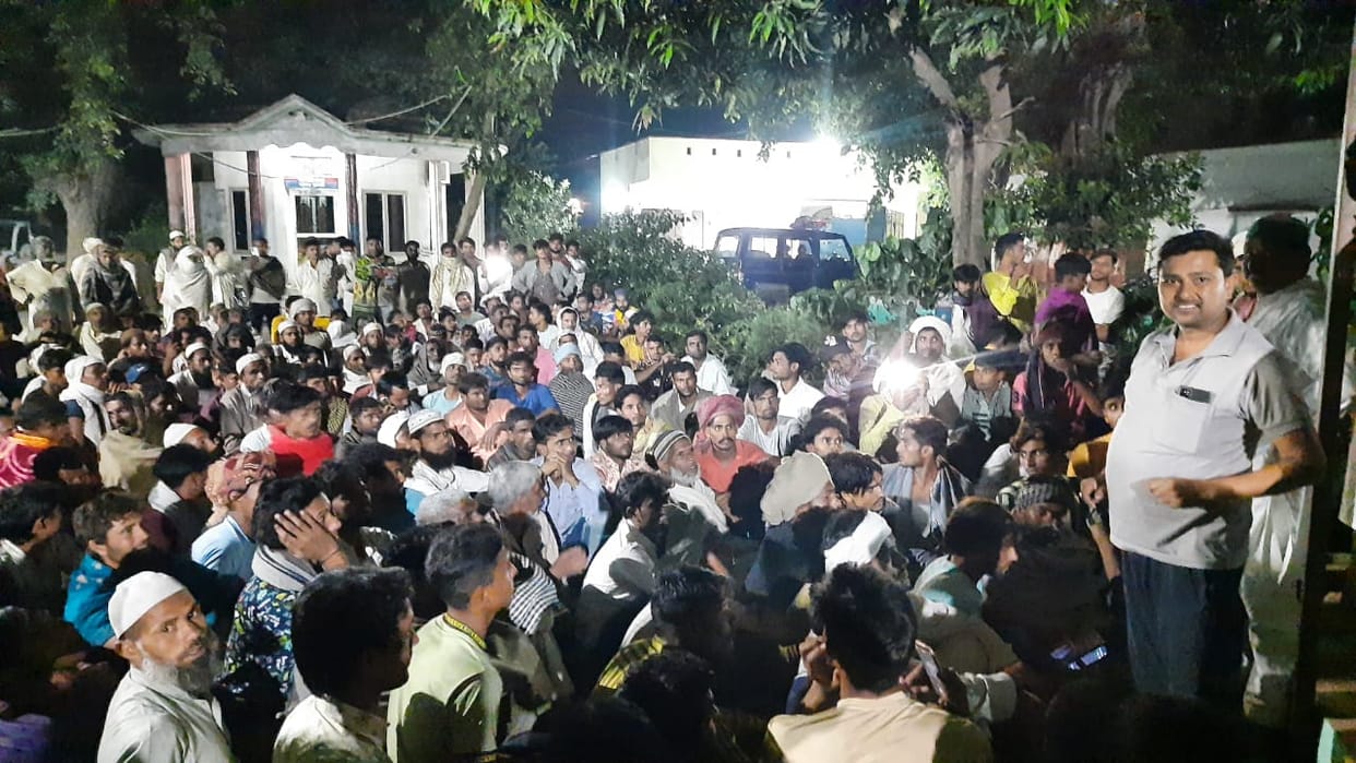Outpost incharge accused of indecency, villagers surrounded Ratanpuri police station