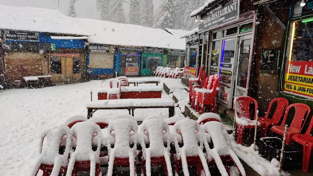 kashmir snowfall in gulmarg sonmarg weather news update photos