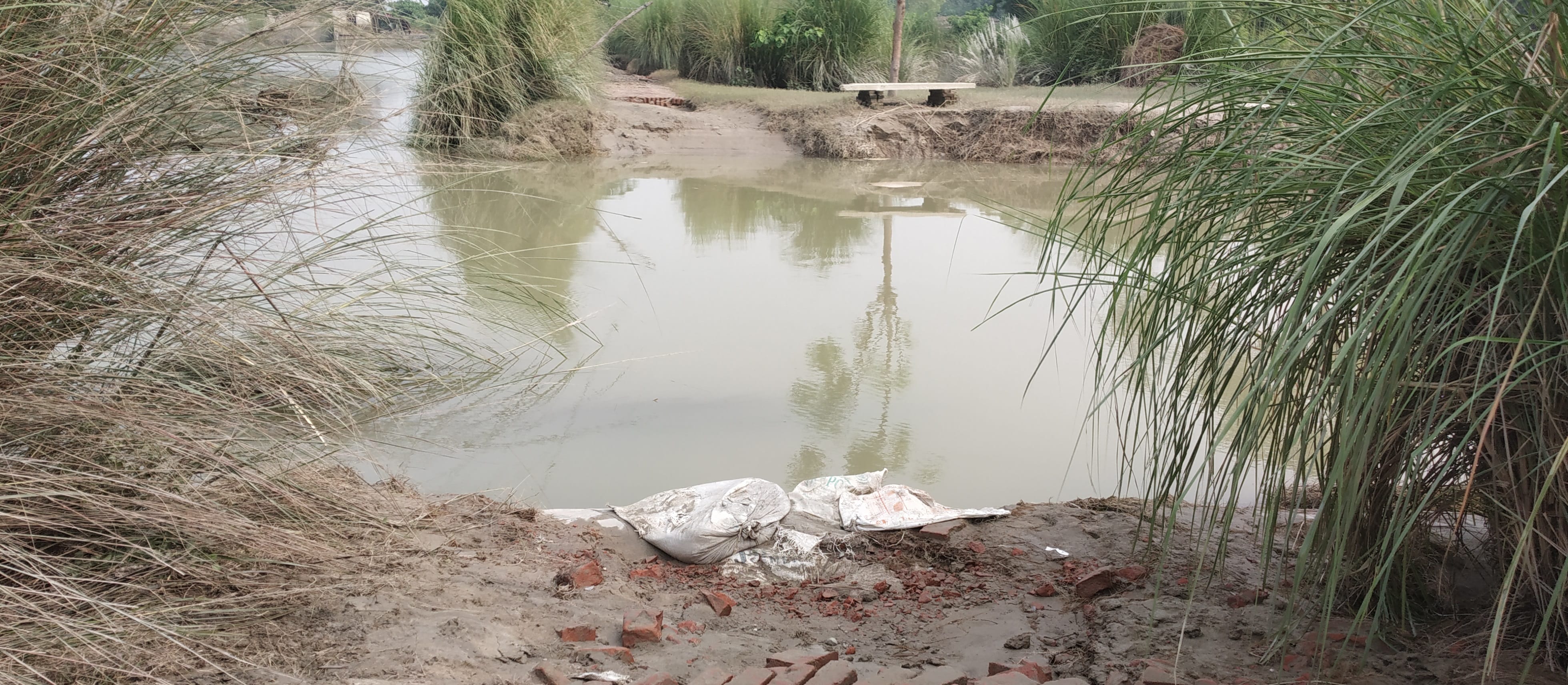 A dozen contact roads are in bad shape due to floods in Saryu river