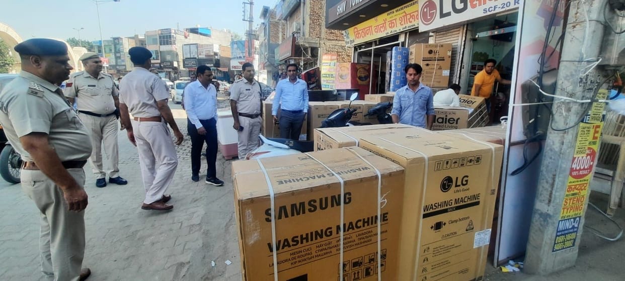 DC said to the shopkeepers - have some shame or else capture the entire road
