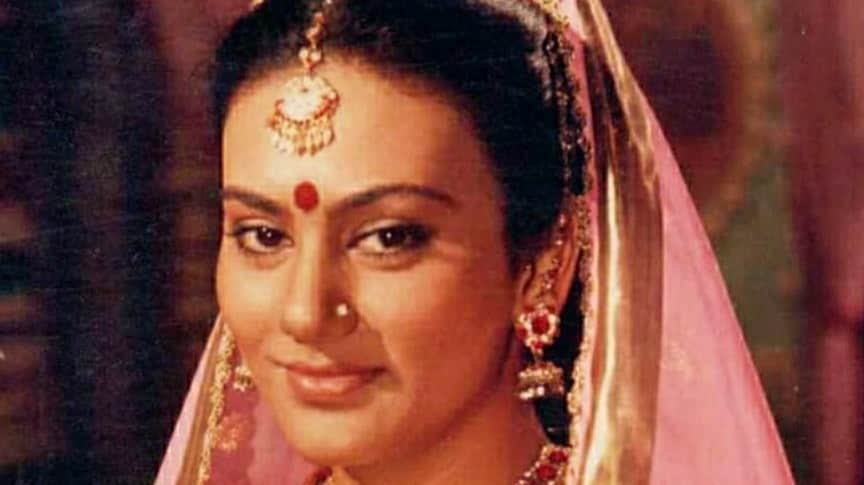 Bollywood Gossips: After playing Sita people consider Deepika Chikhaliya as god keep sick children on her feet