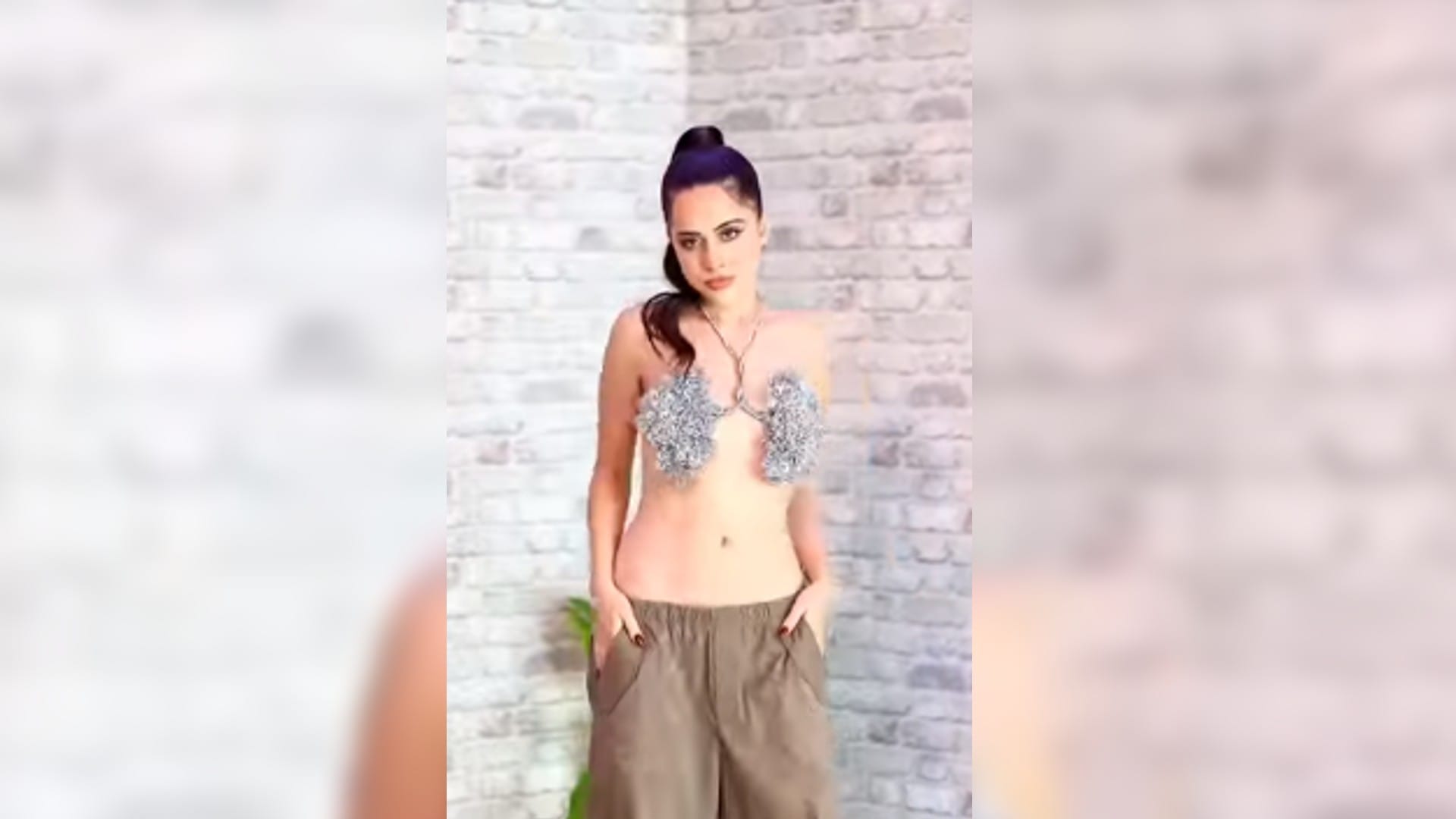 celebs trolled jaya bachchan shouts on paparazzi urfi javed backless shirt disha patani boxing video