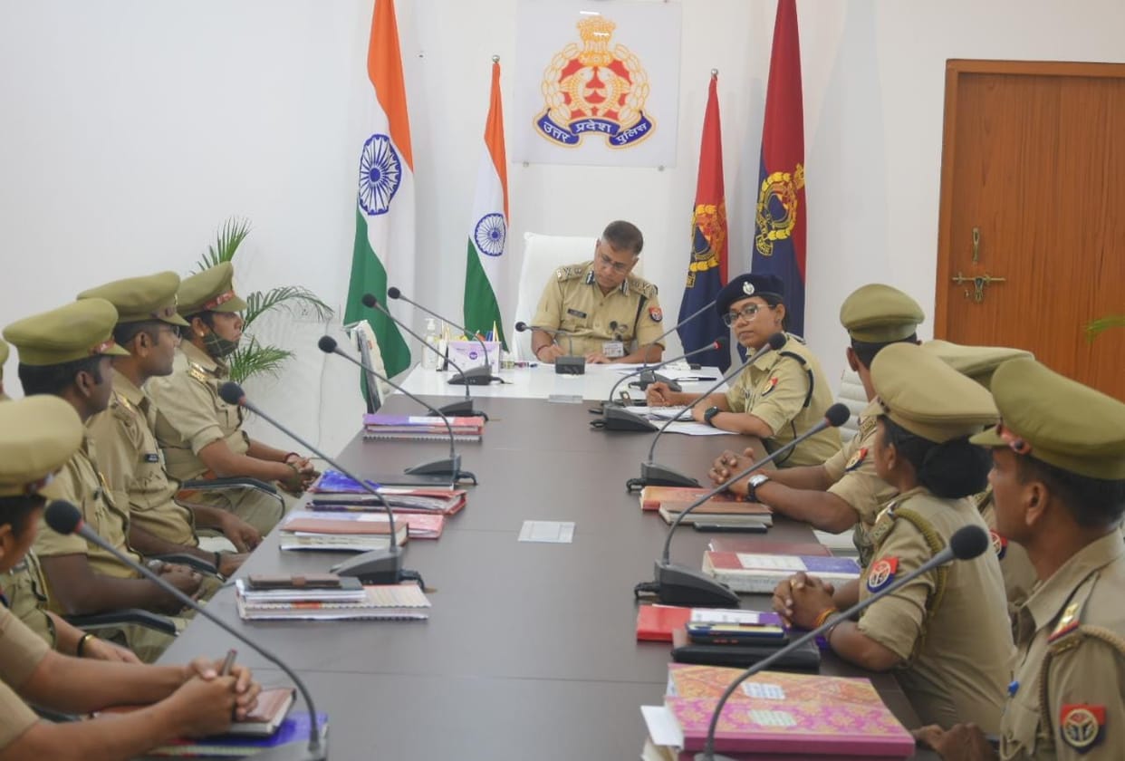 There will online tracking of location of traffic police GPS based mobile app will be made