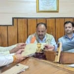 नामांकन के दौरान सीएम जयराम राकेश जम्वाल के साथ रहे।