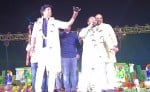 ओबरा के गांधी मैदान में सोनांचल महोत्सव में कीर्तन गायक प्रस्तुत करते कन्हैया मित्तल एवं भोजपुर