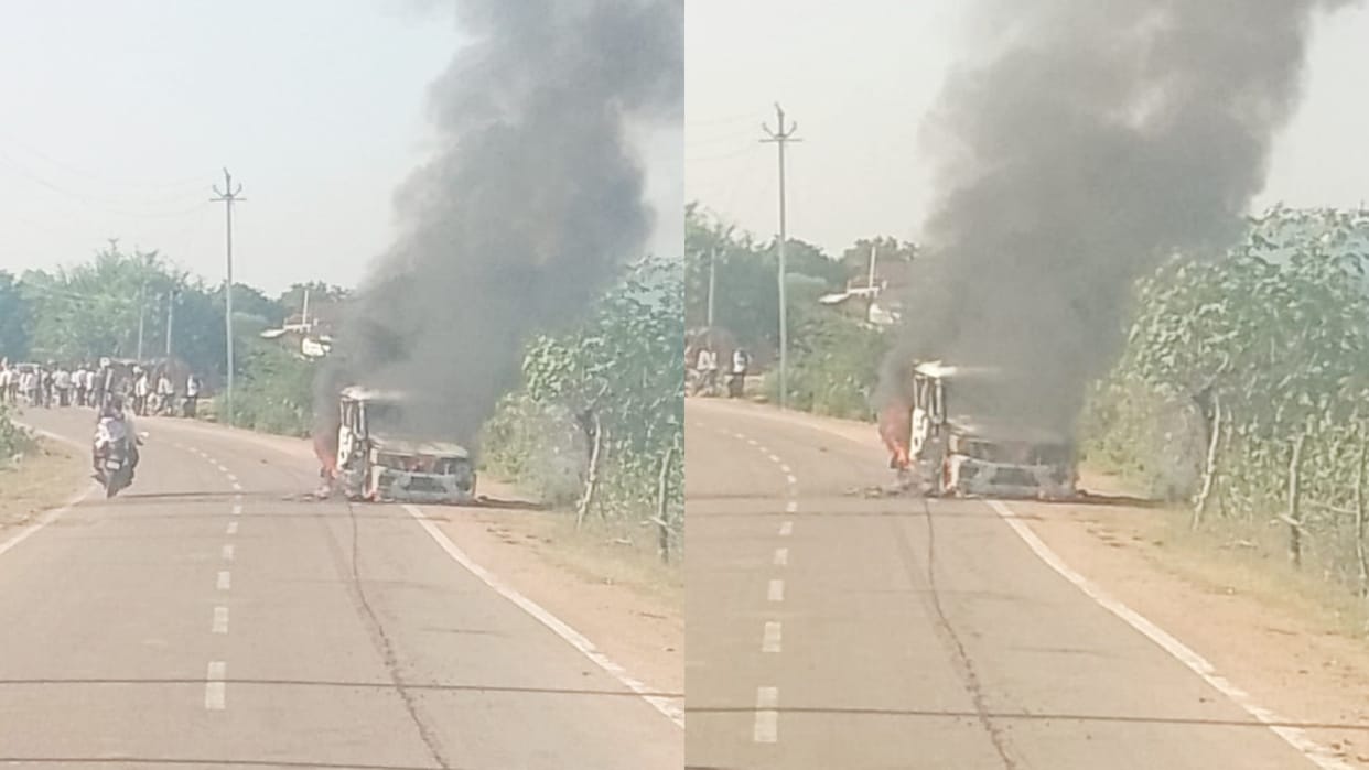 A moving car caught fire destroyed in a few minutes in Shivpuri