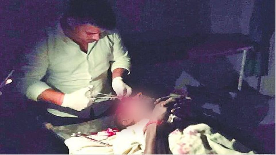 Doctors Treat Patients Using Mobile Phone Lights Due To Power Cut In Firozabad Trauma Center