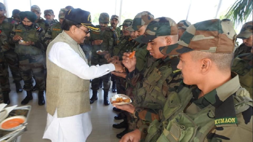 Minister of State for Defense Ajay Bhatt celebrated Diwali on IB, meeting the soldiers and encouraged them