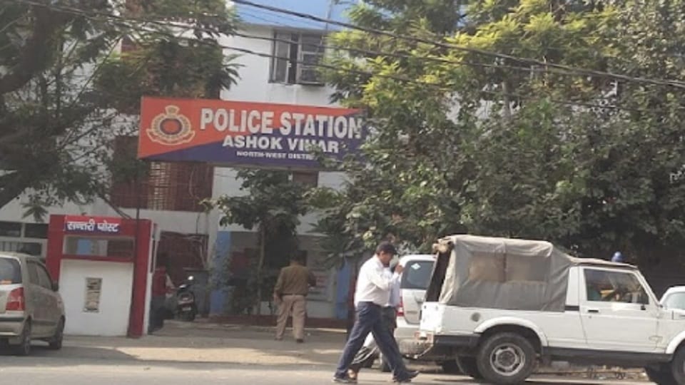 Delhi Police expose gambling center in Ashok Vihar 157 people including 36 women arrested
