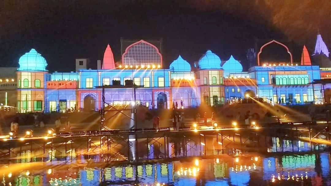 Deepotsav in Ayodhya : First time PM modi gave tilak to lord Ram in deeepotsav