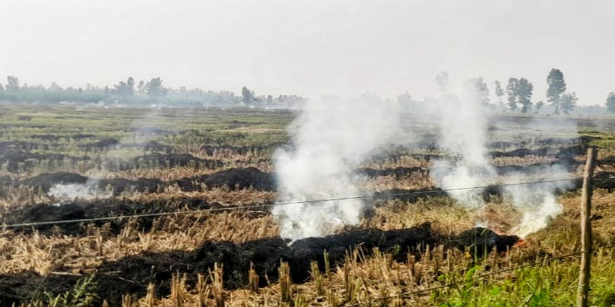 Stubble being burnt openly in Banda