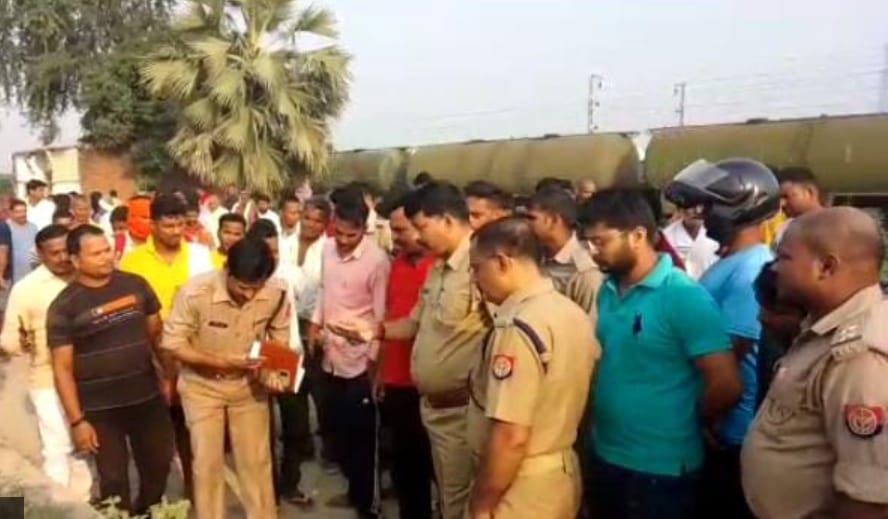 Dead body thrown after brutally killing young man in chandauli police start invistigation