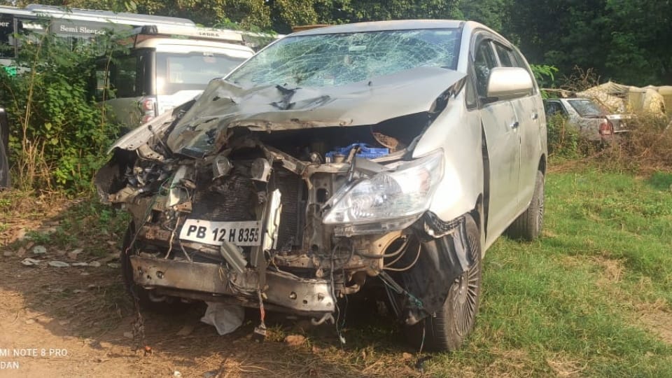 Innova hit Activa at light point of Chandigarh Sector-31/32