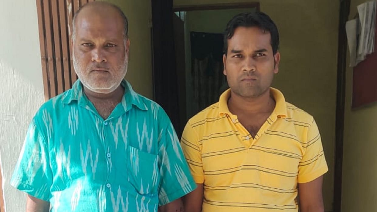 pesticides rs 84 lakhs looted by pickup driver hostage in chhattisgarh