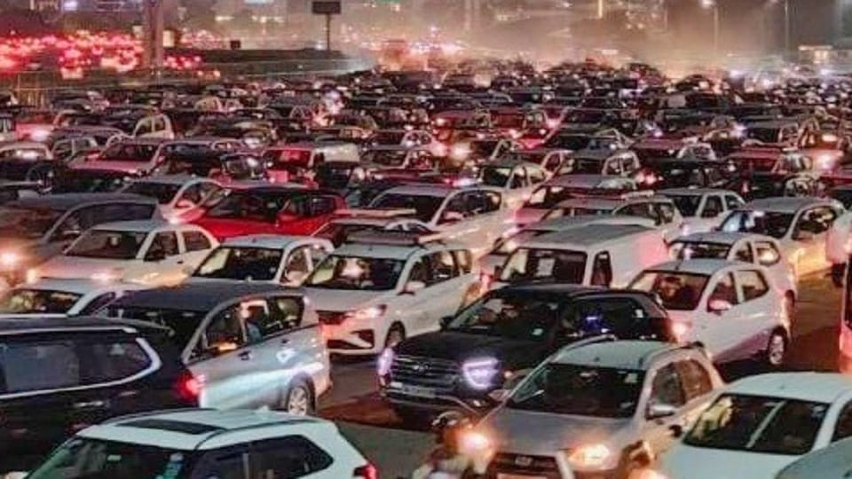 Breaking lanes on Delhi-Gurugram Expressway will now attract hefty fines