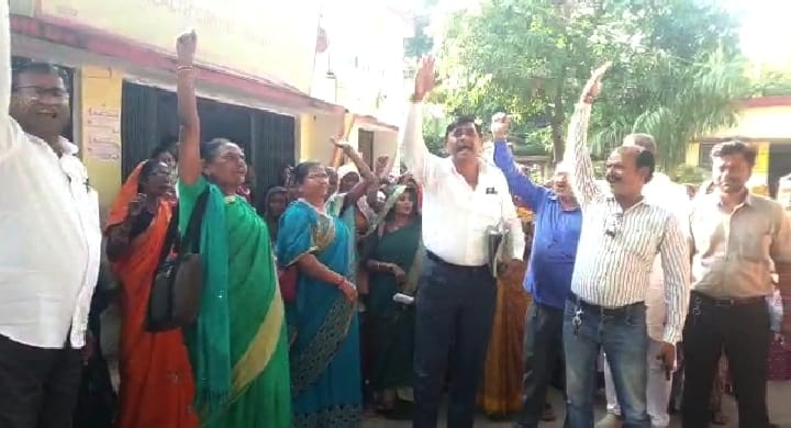 Health workers demonstrated in PHC