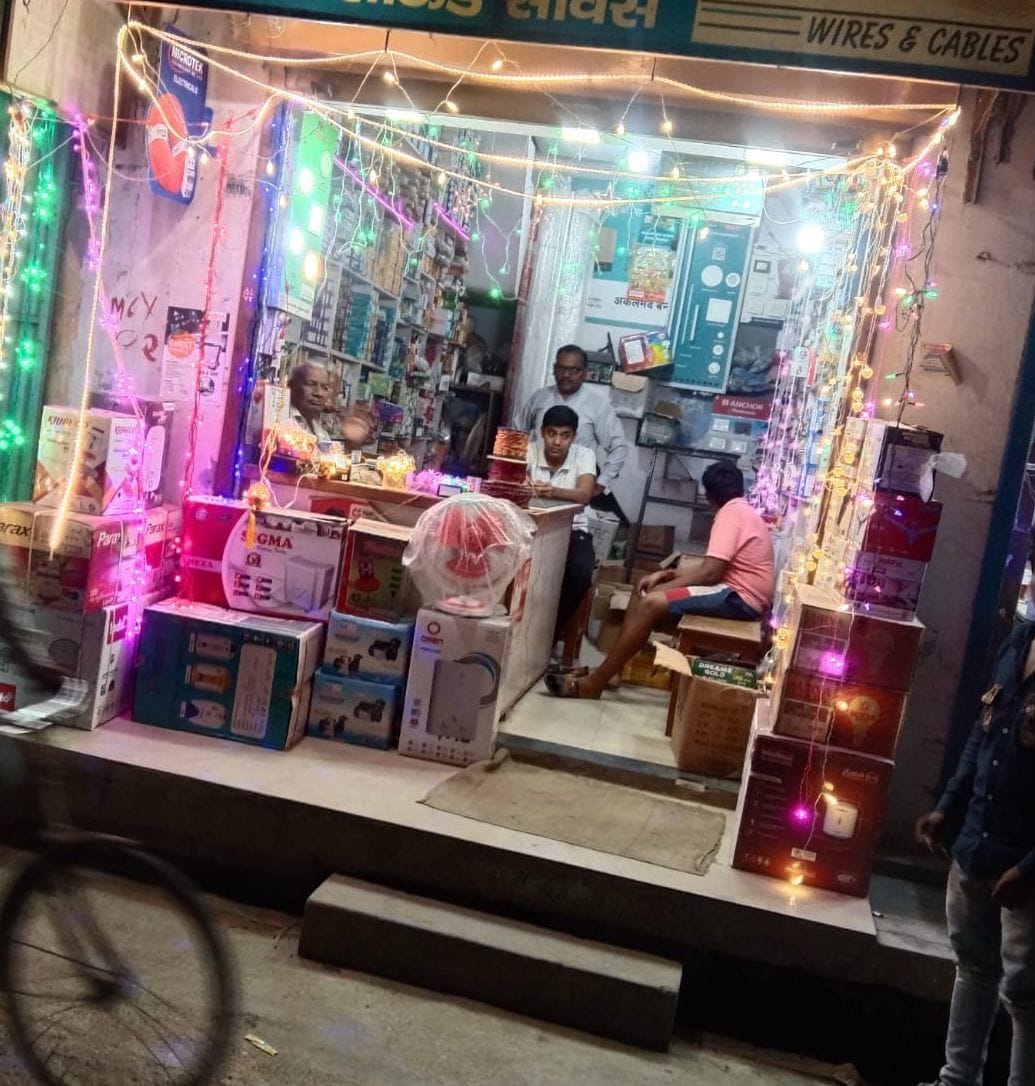 This time the door and door will be illuminated by Indian strings and skirts