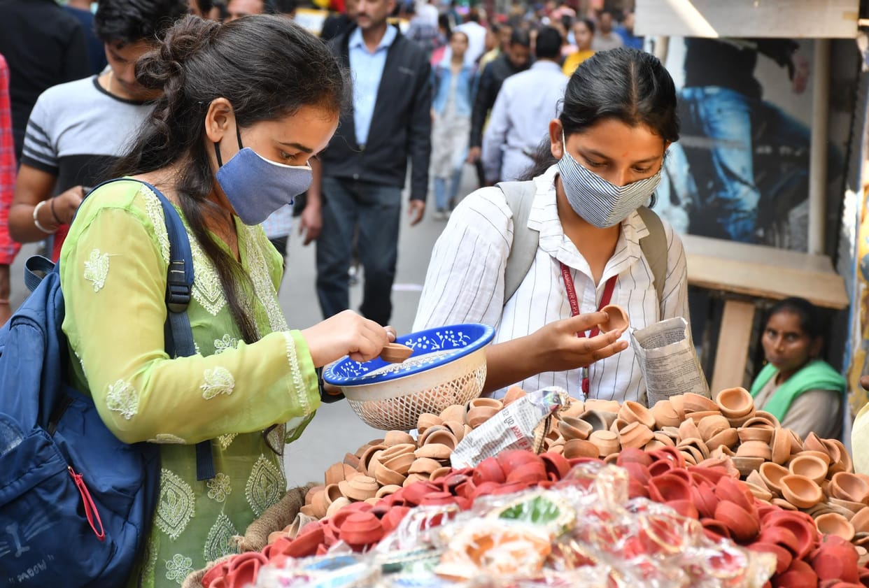 Earthen lamps are being sold fiercely in Sujanpur market