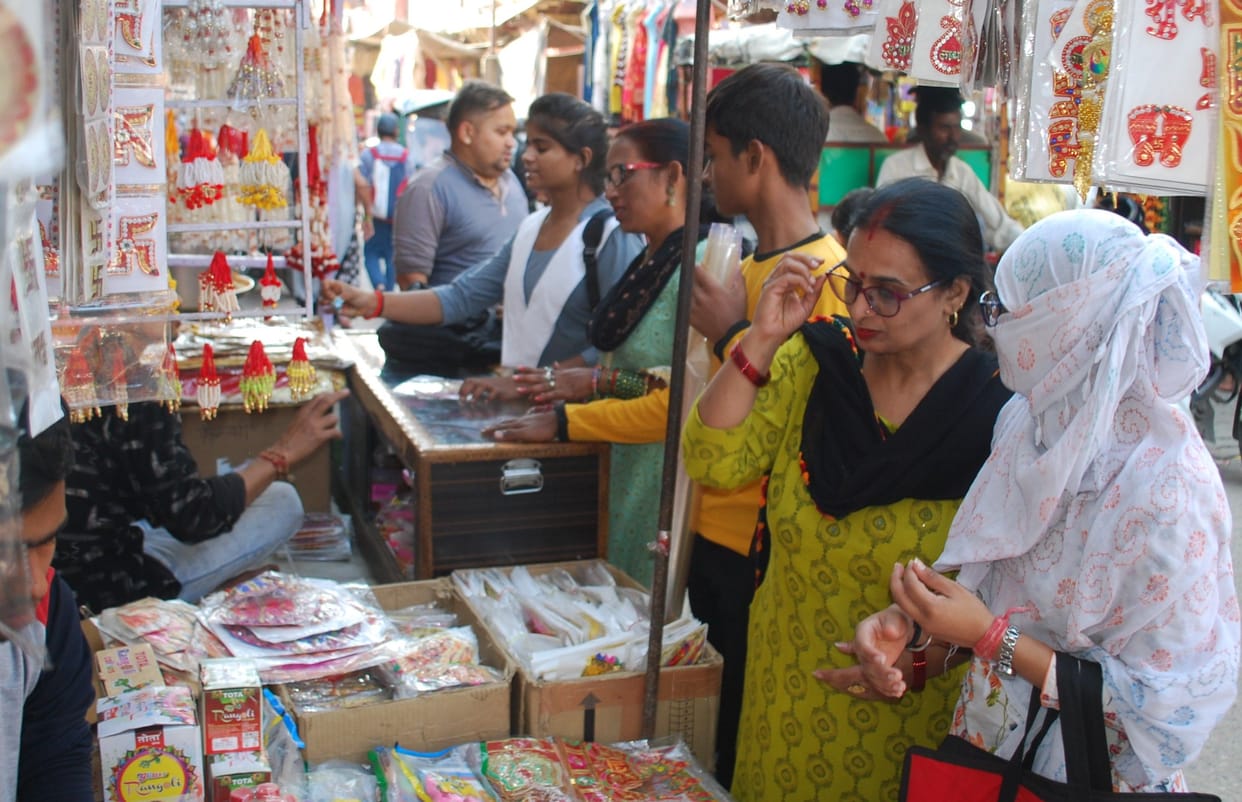 Hathras: Market decorated for Dhanteras, there will be business of crores