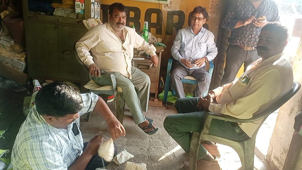 Hathras: Agriculture department inspects fertilizer shops, checks documents