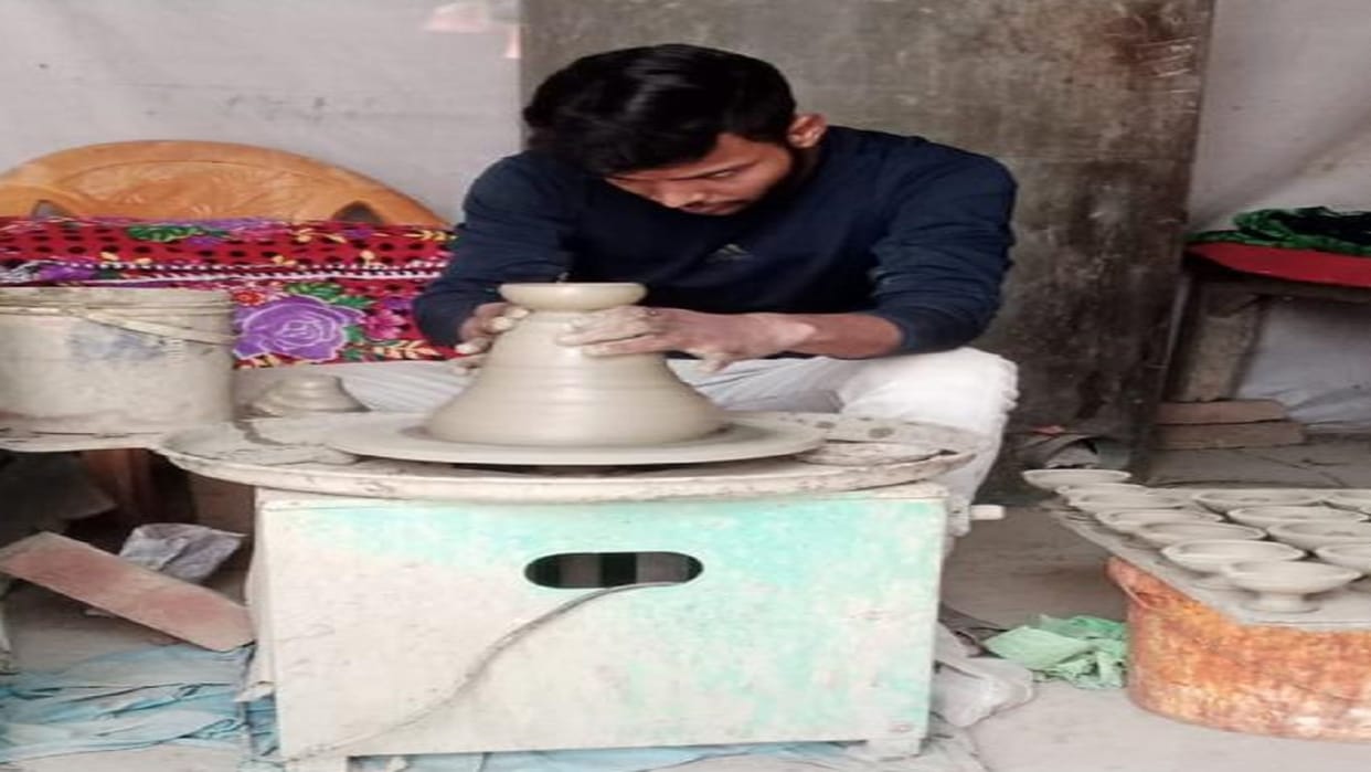Thousands of people got employment sitting at home with free electric solar chalk in purvanchal up