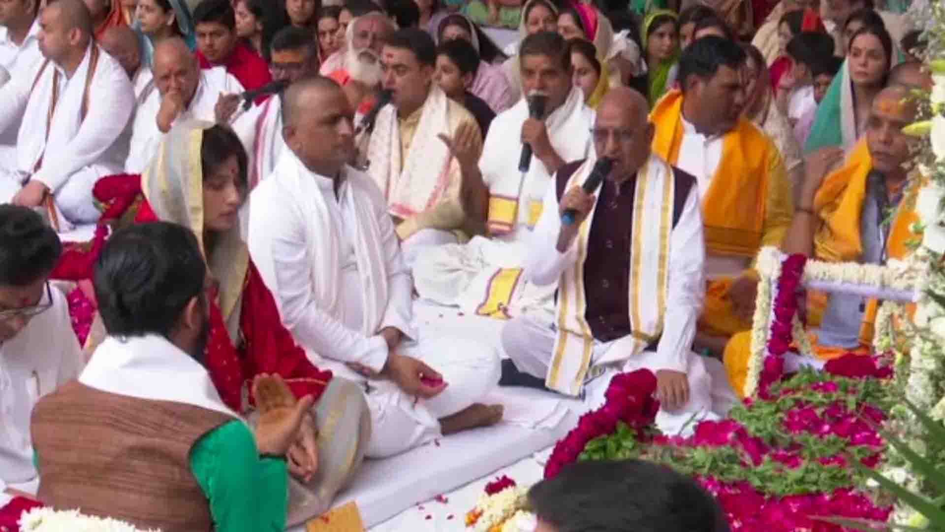 Mulayam Singh: shanti yagya for mulayam singh yadav in saifai