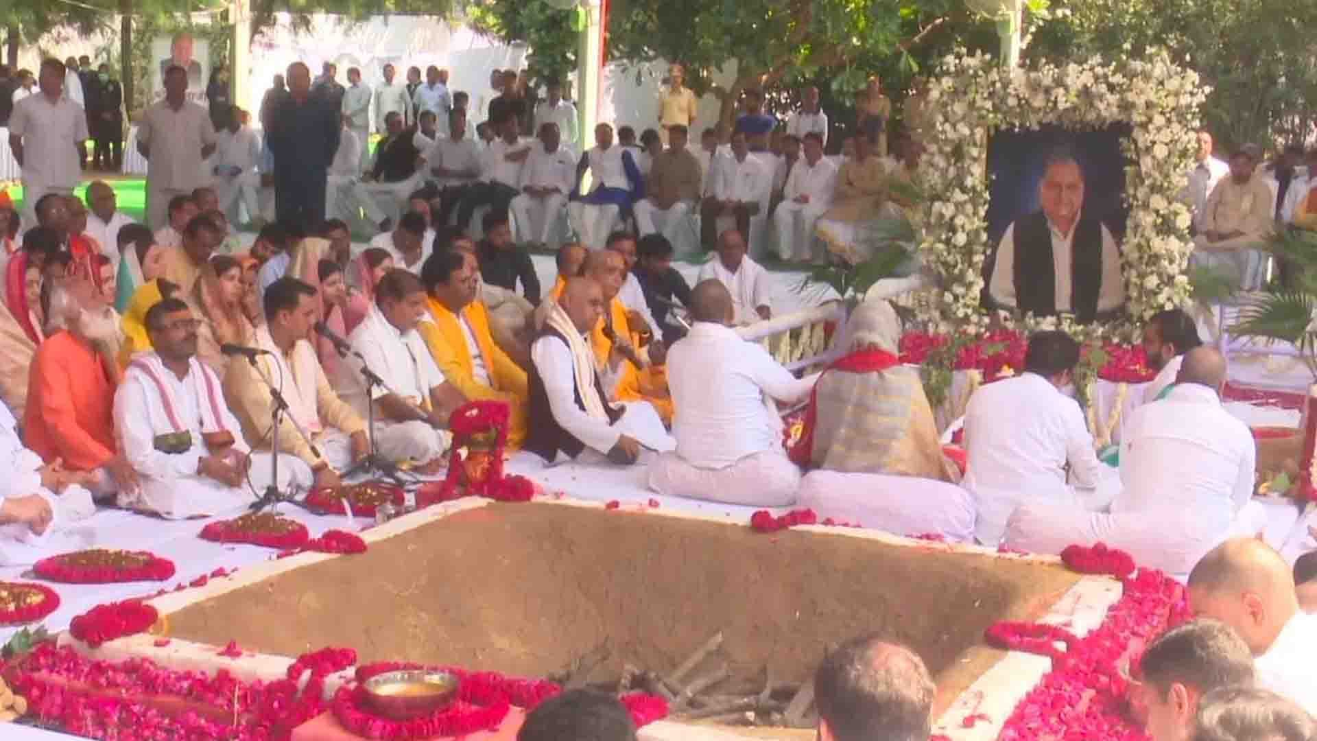 Mulayam Singh: shanti yagya for mulayam singh yadav in saifai