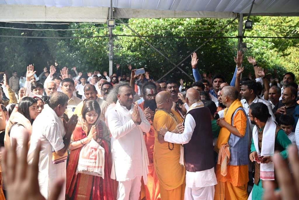 Mulayam Singh Yadav,  there was peace recitation at Netaji's residence