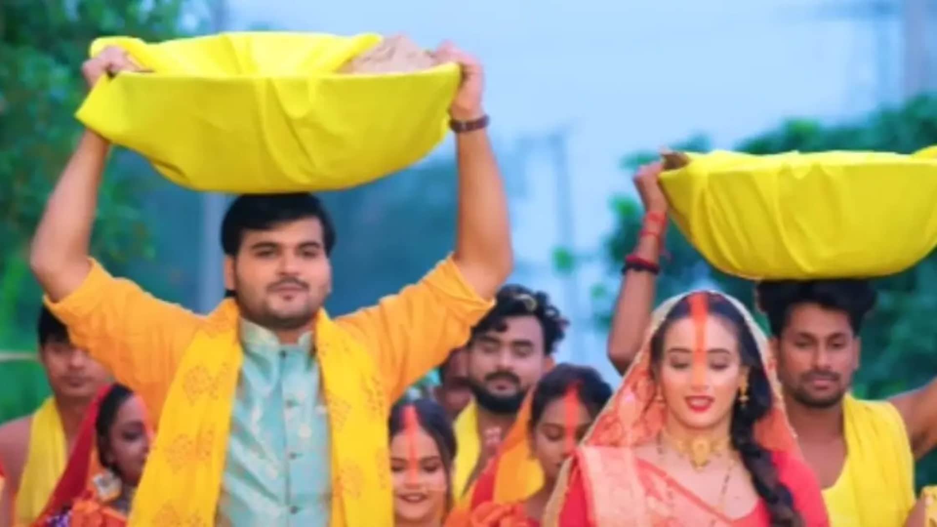priyanka singh shweta mahara arvind akela kallu bhojpuri chhath geet kara tani pahila baratiya viral