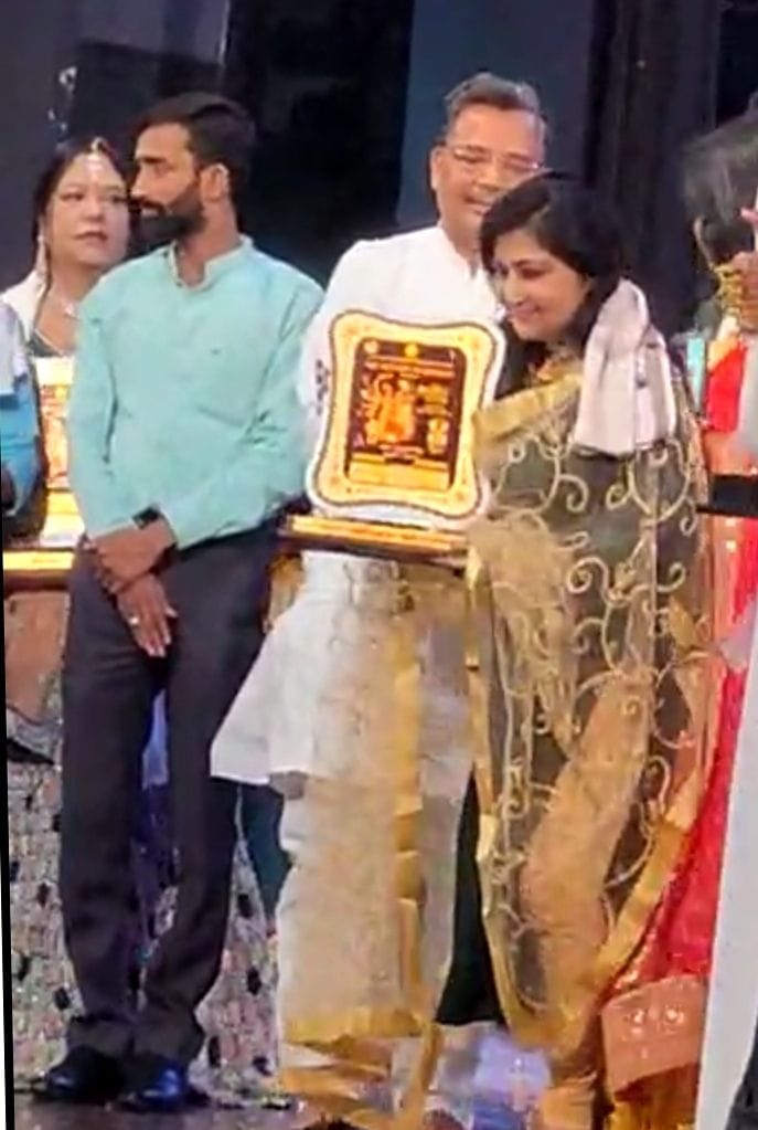 Nagina's Naini Kazmi honored in Lucknow