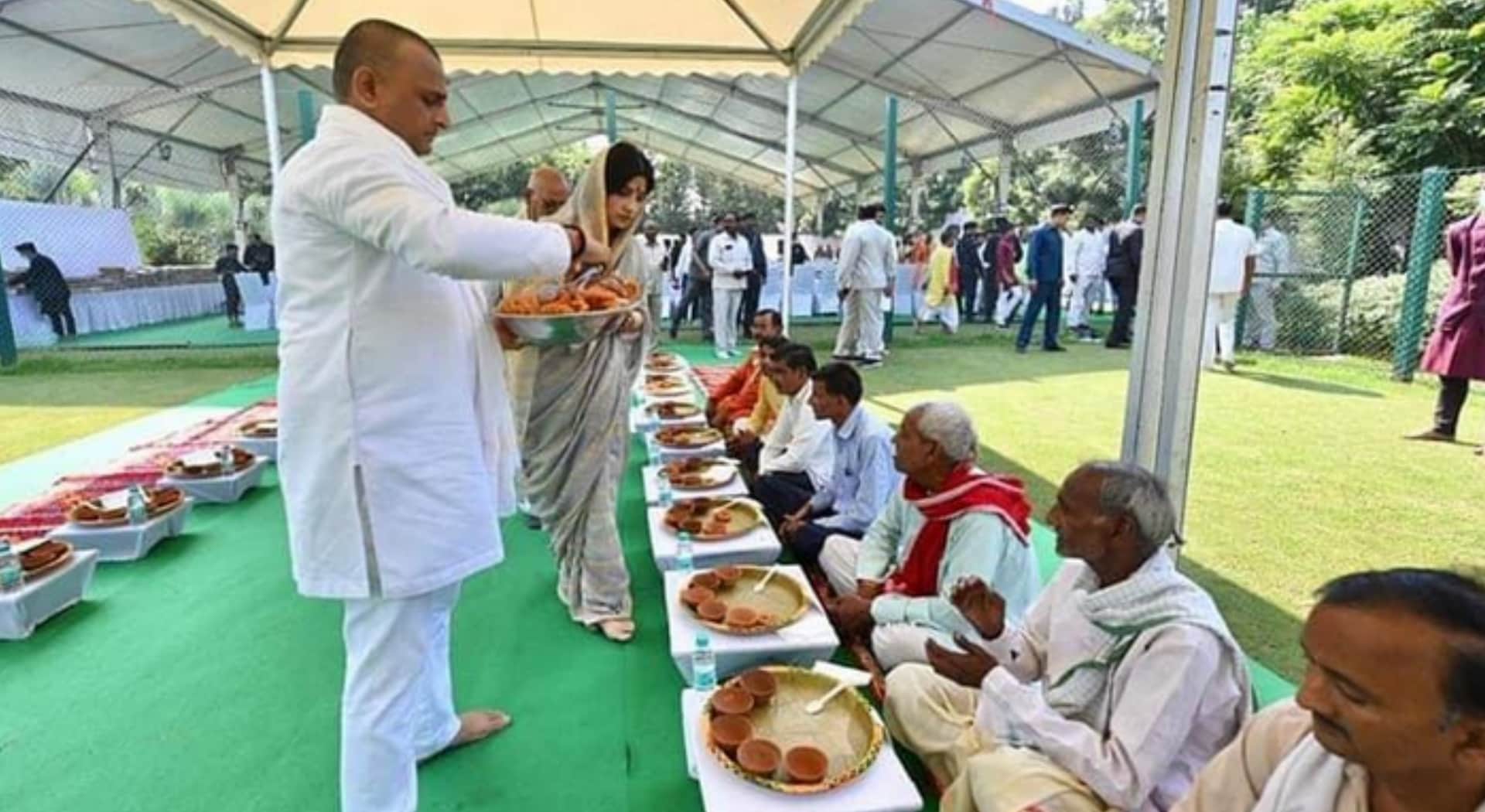 Peace text in memory of Mulayam: Akhilesh-Dimple took blessings by donating food and cow to Brahmins