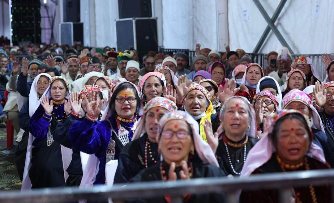 PM Modi in Badrinath Mana Village:   Huge Crowd in pm modi public meeting photos