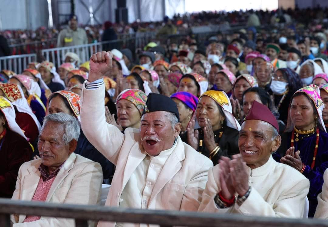 PM Modi in Badrinath Mana Village:   Huge Crowd in pm modi public meeting photos