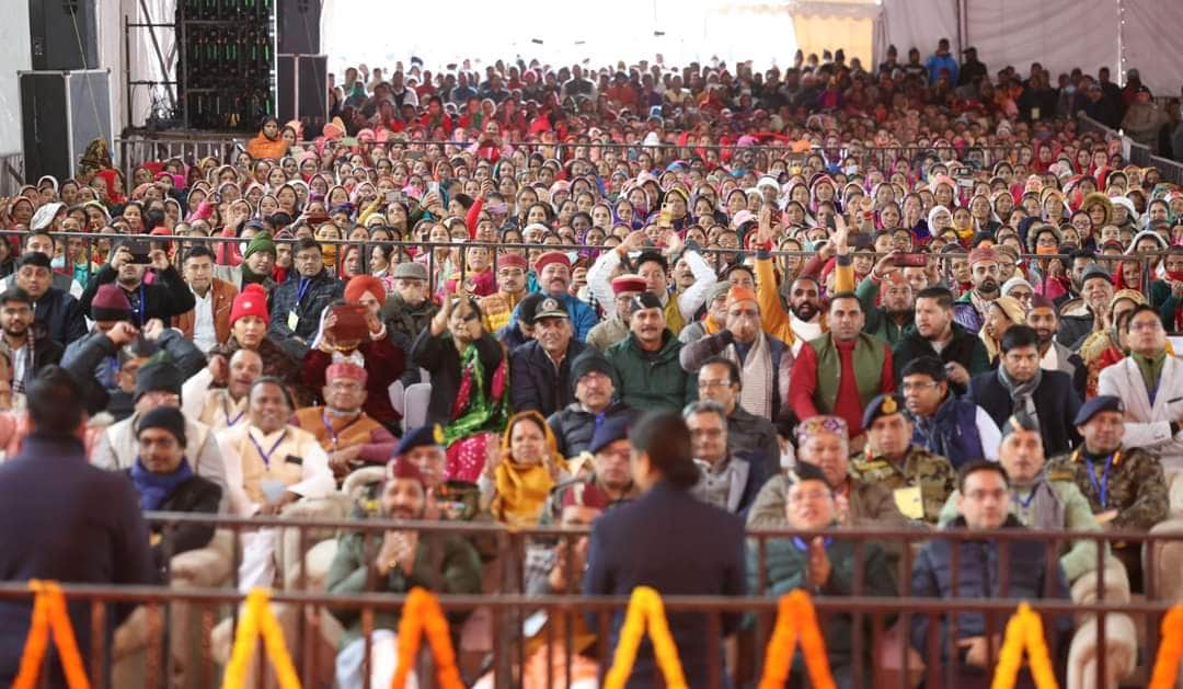 PM Modi in Badrinath Mana Village:   Huge Crowd in pm modi public meeting photos