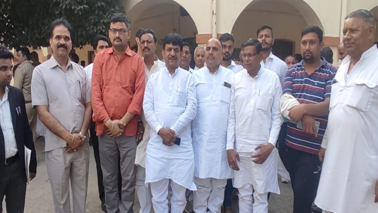 Muzaffarnagar: Eight BJP leaders including minister Kapil Dev Agarwal appeared in court