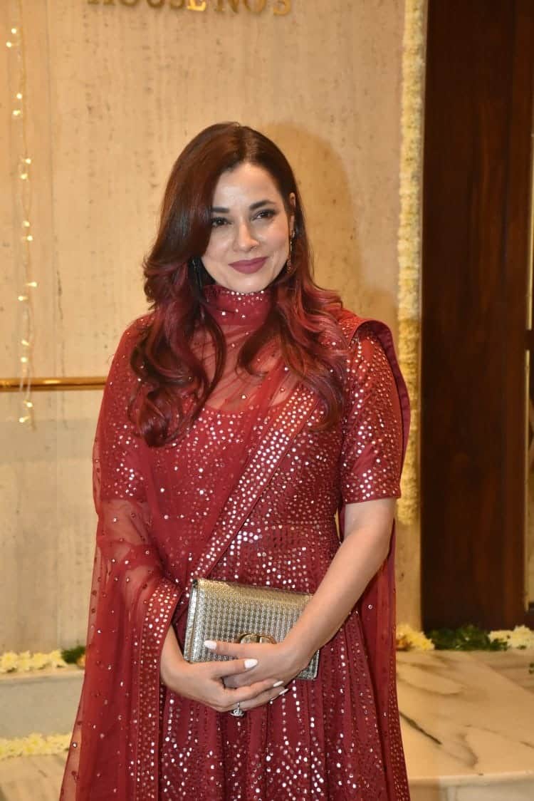 Celebrity Designer Manish Malhotra hosted Diwali party Kiara advani Varun Dhawan karan johar inside photos
