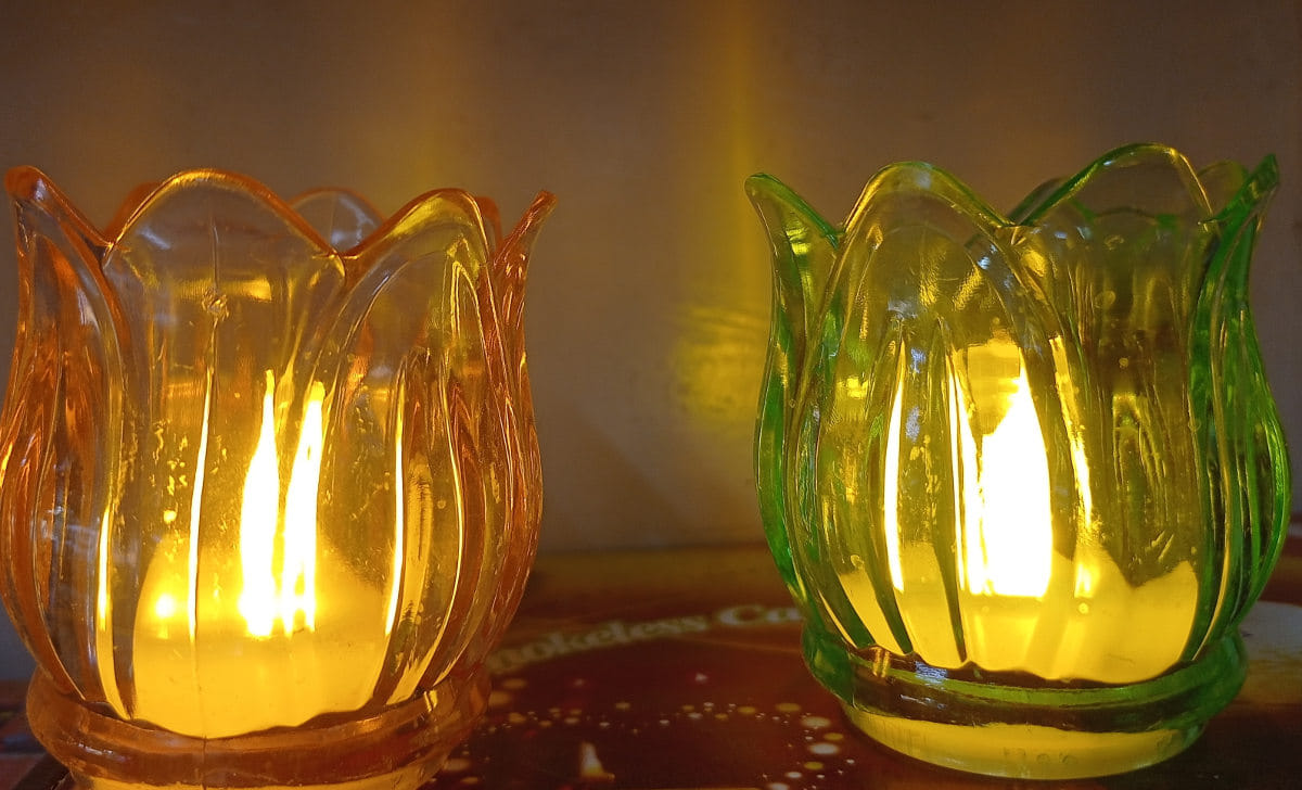 Light the courtyard with water lamps on Diwali