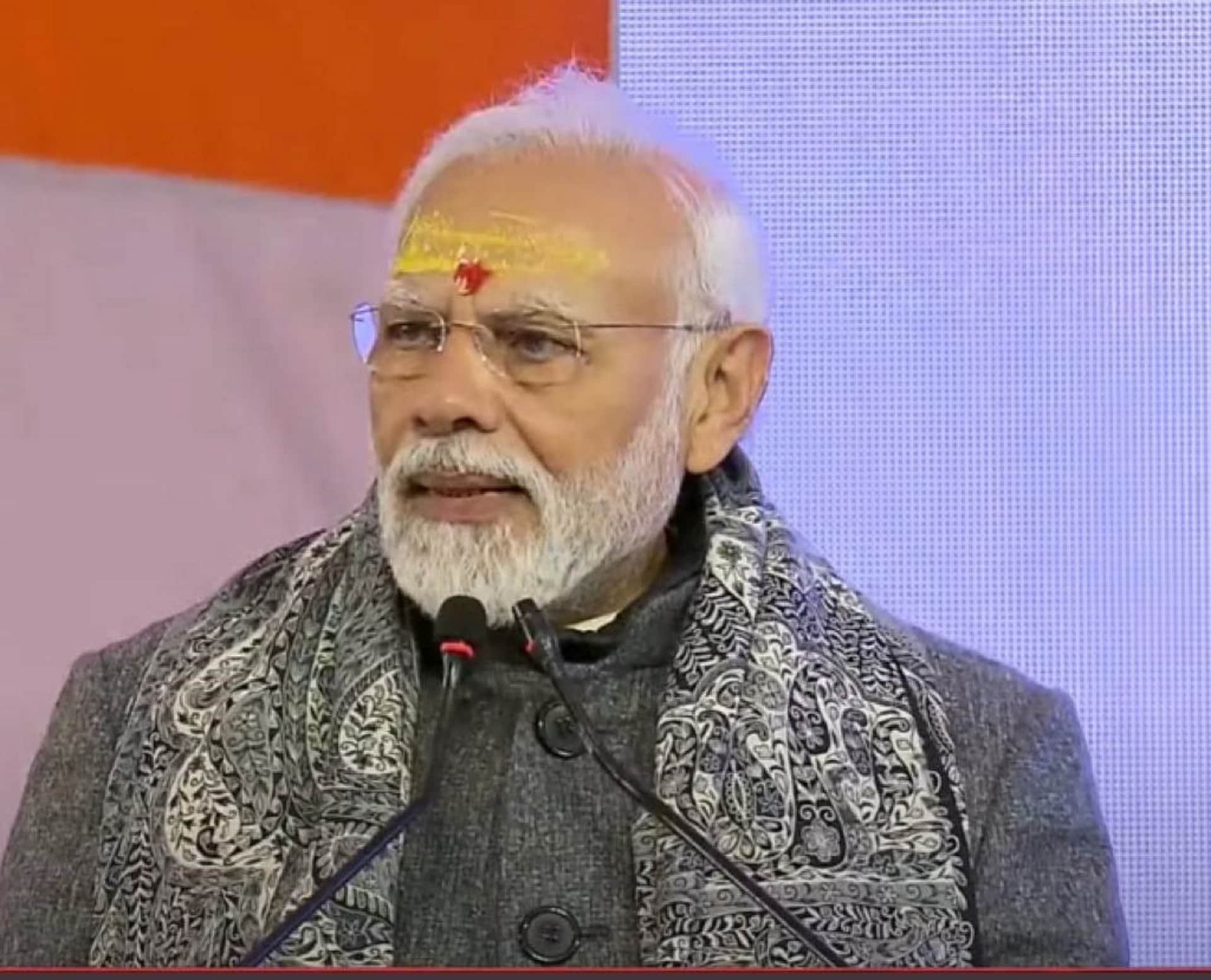 PM Modi Uttarakhand Visit 2022 PM Narendra Modi tastes Pahadi cuisine in Badrinath