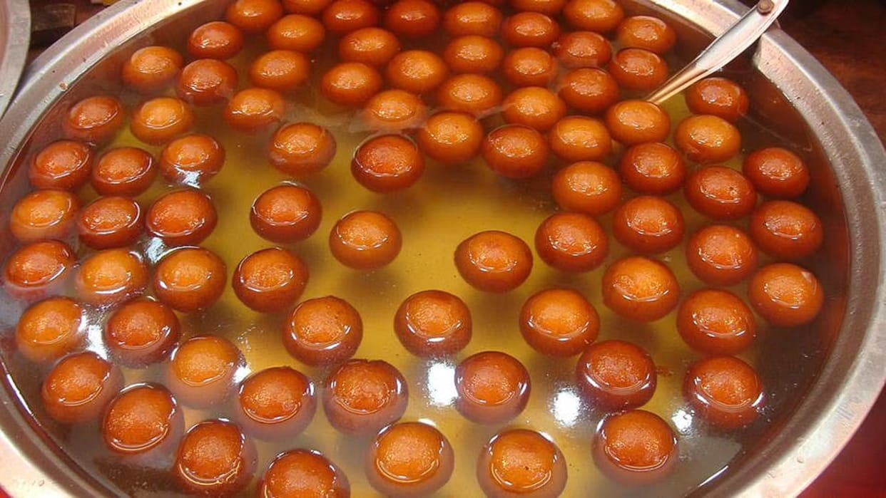 Raid on diamond confectionery shop, 120 kg of spoiled gulab jamun was destroyed