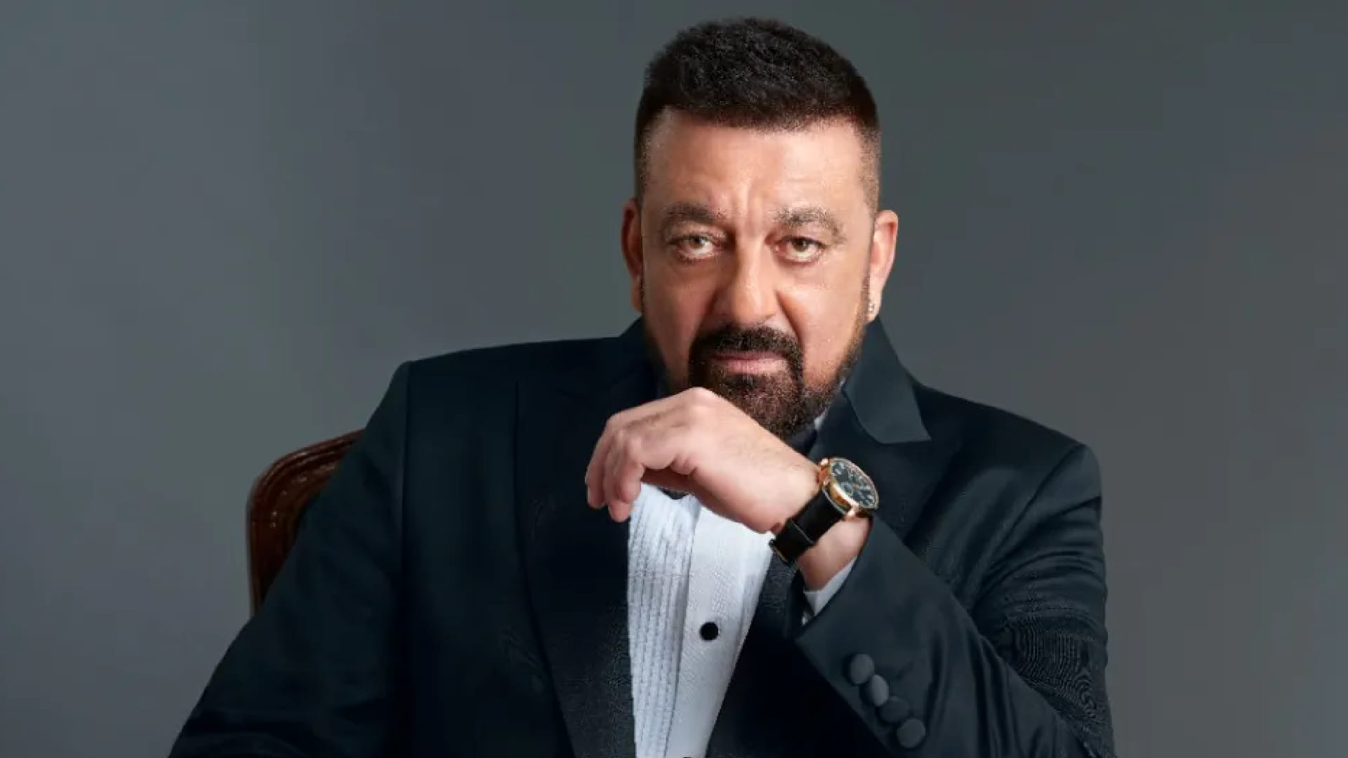 Leo: Sanjay Dutt Joined Shooting of Thalapathy Vijay film South superstar hugs Sanju Baba see viral video
