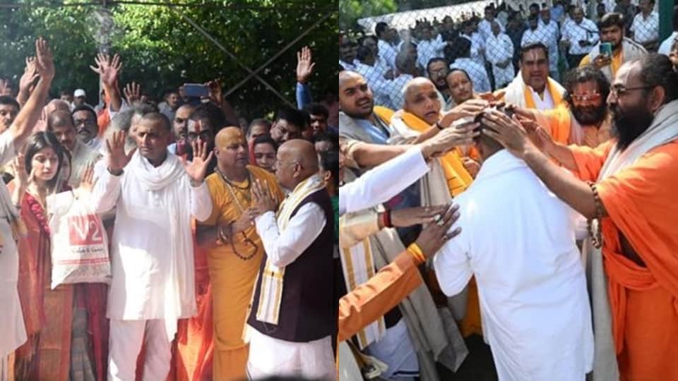 Peace text in memory of Mulayam: Akhilesh-Dimple took blessings by donating food and cow to Brahmins