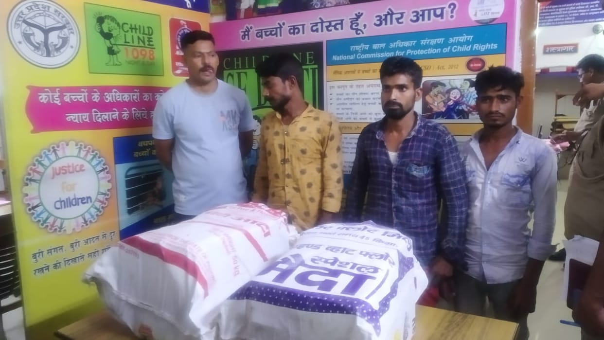 Moradabad: 50 bottles of liquor brought hidden in the roof of the train, RPF arrested three