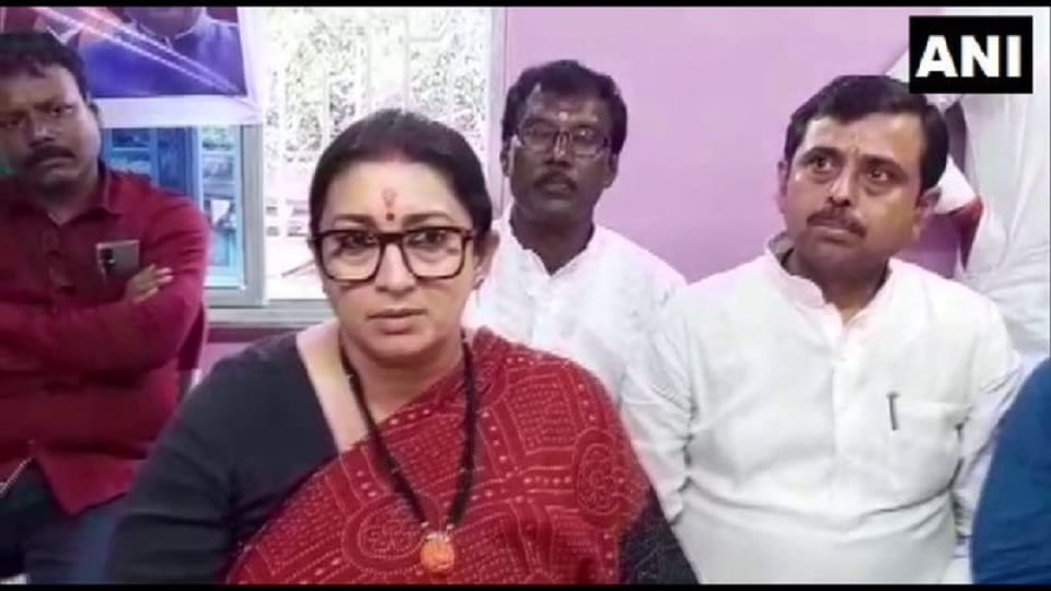 why did WB police come at midnight and lathicharg on job seekers: Smriti Irani