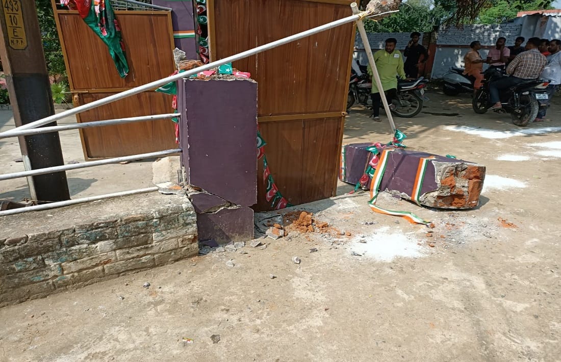 Bloody revenge in minor dispute driver killed neighbor by trampled by bus accused wife also died